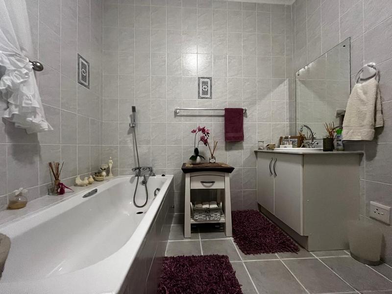 5 Bedroom Property for Sale in Rome Glen Western Cape